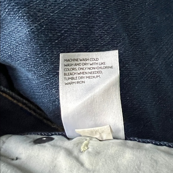 Old Navy “The Flirt” Mid-Rise Capri Women’s Classic Blue Denim Jeans - 8 - Picture 7 of 8